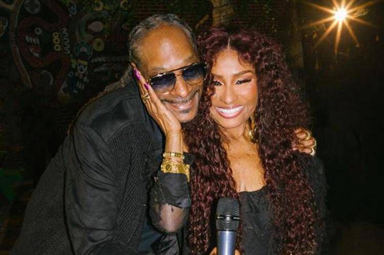 Chaka Khan con Snoop Dogg, col quale ha collaborato per il feat di 'Boogie’s In My Soul'