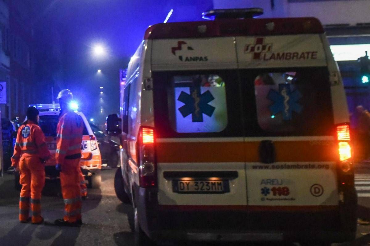 https://www.adnkronos.com/resources/02a9-2196fa5749bd-e87b6fec4f47-1000/format/huge/ambulanza_notte_1_fg.jpeg