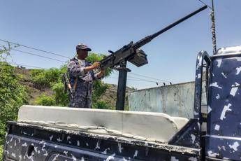 Attacco Houthi in Arabia Saudita, 13 civili feriti. Pentagono smentisce Trump su carenza munizioni