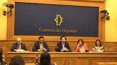 Altroconsumo porta in Parlamento le firme per un'azione contro la discriminazione dell'Iban
