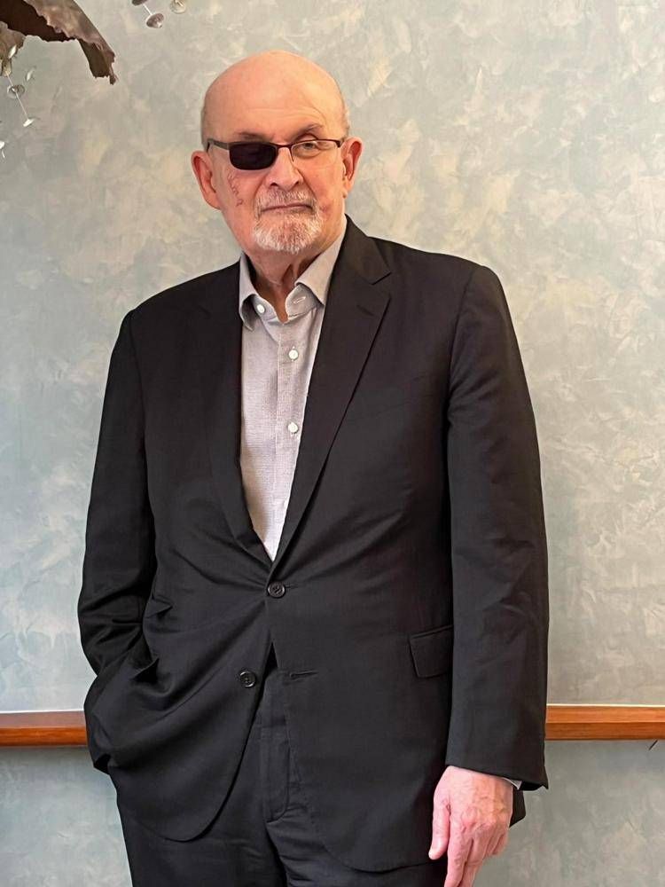 Salman Rushdie a Pordenonelegge: 'Il dubbio conduce alla verità, la mia vita è un tempo extra'