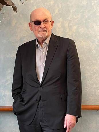 Salman Rushdie a Pordenonelegge: 'Il dubbio conduce alla verità, la mia vita è un tempo extra'