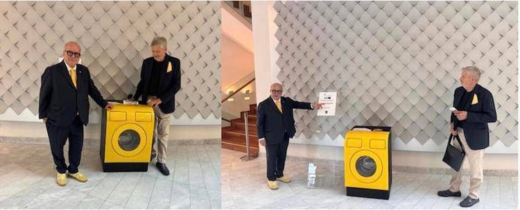 (La lavatrice nel Teatro Verdi di Pordenone - ufficio stampa del festival Pordenonelegge)