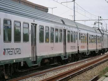 Treni cancellati e ritardi fino a 30 minuti, caos sui binari tra Como e Milano