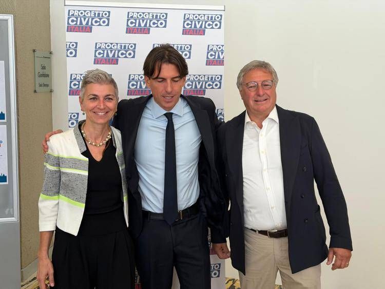 Il fondatore di Patto Civico Italia, Alessandro Onorato, con la consigliera Michela Palestra e il segretario lombardo, Valter Andreazza