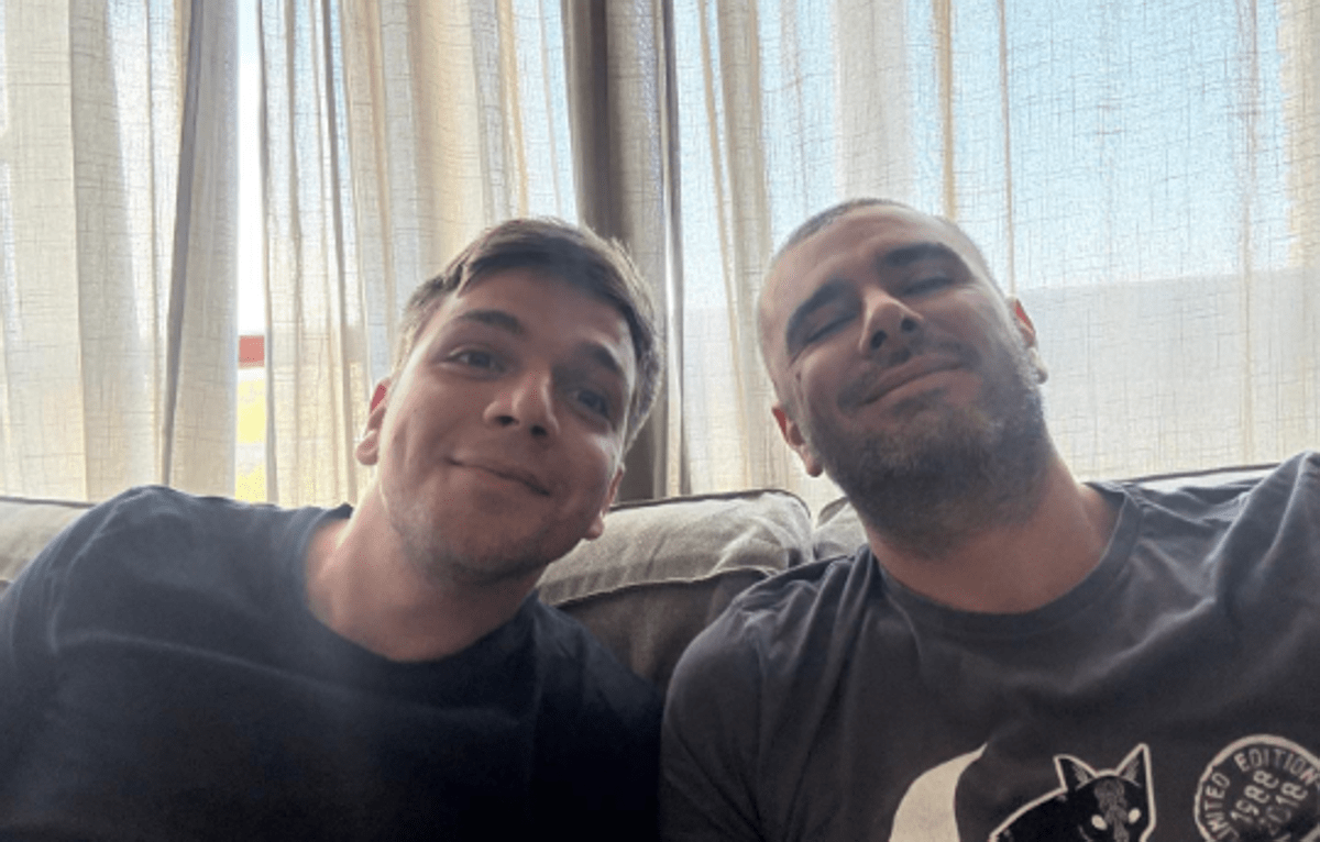 Alessandro Di Battista dimesso dal Gemelli: “Finalmente sono a casa”