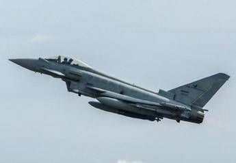 Attacco a base aerea in Arabia Saudita, colpito F-2000 italiano. Crosetto: 