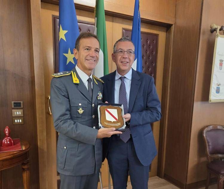 Incontro istituzionale tra il presidente della Regione Campania Massimiliano Manfredi e il nuovo Comandante Regionale della Guardia di Finanza, Generale Roberto Manna - (Adnkronos)