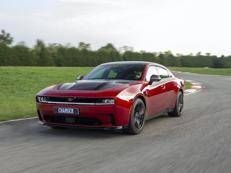 Dodge Charger, la muscle car cambia pelle: elettrica o SIXPACK fino a 670 HP