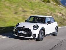 MINI Cooper S 5 porte: 204 CV e più spazio senza rinunciare al go-kart feeling