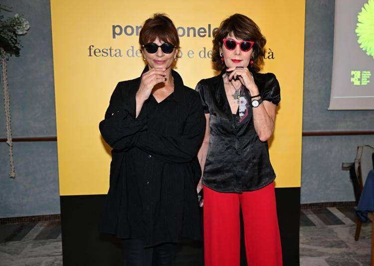 (Laura Morante e Elisabetta Sgarbi al festival Pordinonelegge - Adnkronos) 