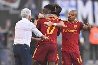 Roma-Inter 2-2, rimonta nerazzurra con doppietta di Lautaro Martinez: Chivu e Gasperini restano primi in classifica Roma-Inter 2-2, rimonta nerazzurra con doppietta di Lautaro Martinez: Chivu e Gasperini restano primi in classifica