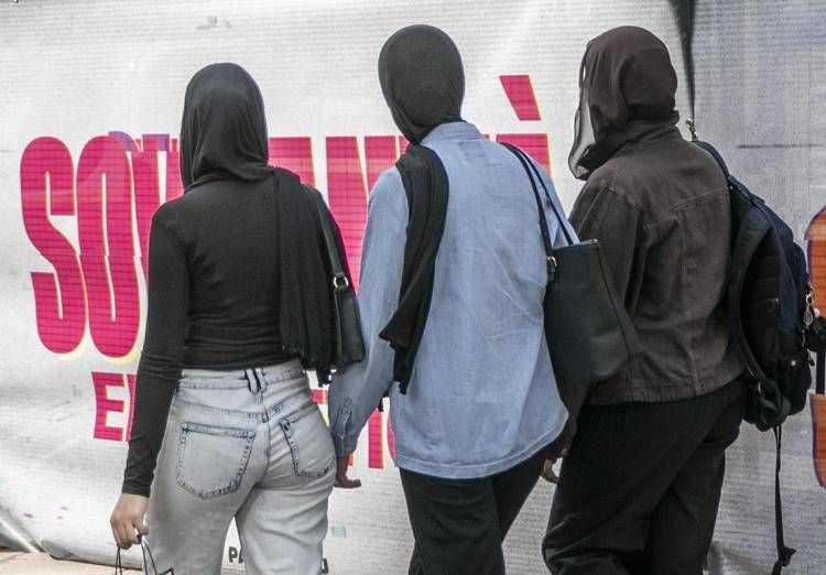 Ragazze con il velo - (IPa)