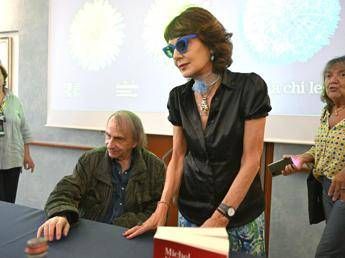 (Elisabetta Sgarbi e Michel Houellebecq - Adnkronos)