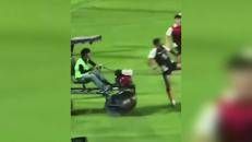 Investito sul campo da calcio durante il riscaldamento: paura per l'ex Tottenham Townsend - Video