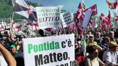 Pontida, dalle t-shirt ai cori sul pratone è derby tra 'nordisti' e 'salviniani' - Video