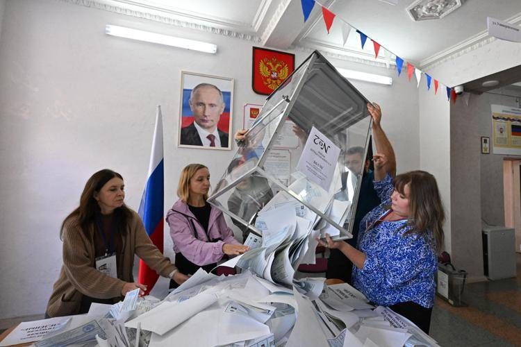 Seggio elettorale in Russia - (Afp)