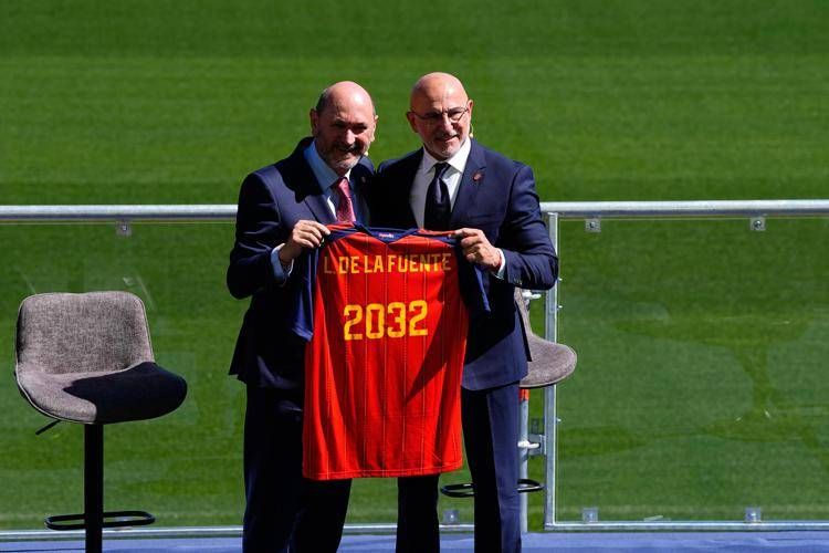 Luis De La Fuente (a destra) con il presidente della Rfef Rafael Louzan - Ipa/Fotogramma 