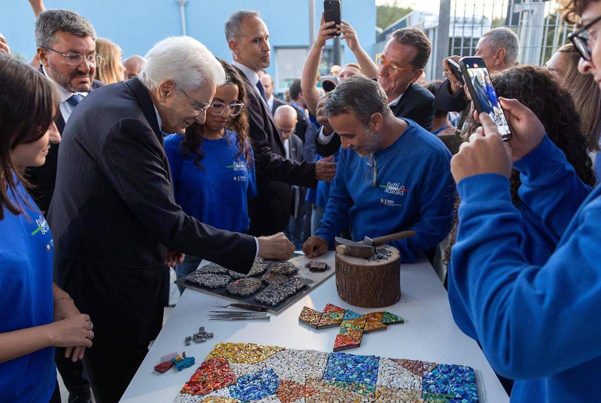 https://www.adnkronos.com/resources/02a9-21a5c186d012-d59ed7f806bf-1000/format/huge/mattarella_scuola.jpeg