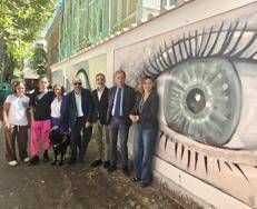 'Così bello che… lo vede anche un cieco', a Roma un murale in rilievo per permetterne la visione anche a ciechi e ipovedenti
