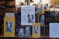 Le copie del libro del conte Spencer in libreria a Londra - (Ipa)
