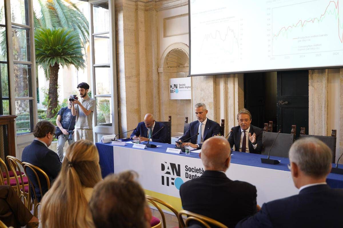 https://www.adnkronos.com/resources/02a9-21a93a2903ce-ddb4af372e54-1000/format/huge/assobibe_conferenza_comm.jpeg