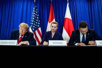 La firma dell'accordo sulla Groenlandia - (Ipa)
