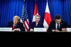 La firma dell'accordo sulla Groenlandia - (Ipa)