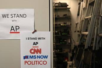 Protesta contro il bando dei media dalla Casa Bianca - Afp