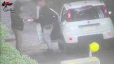 Droga nei doppi fondi delle auto e depositi in casa, a Roma maxi traffico con Sudamerica - Video