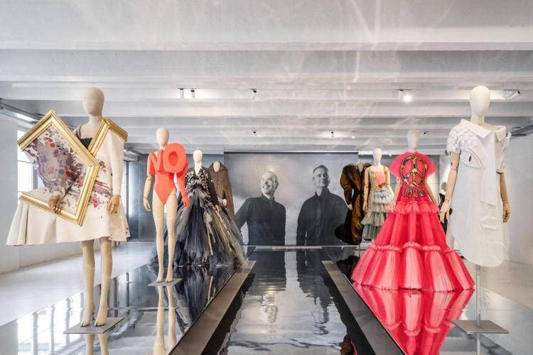 'Viktor&Rolf. Spectrum' è la prima mostra dedicata al duo olandese in Italia