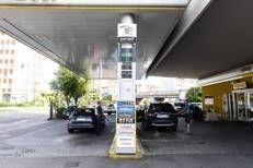 I prezzi del gasolio sono stabilmente ben al di sopra dei 2 euro al litro
 - Fotogramma/Ipa
