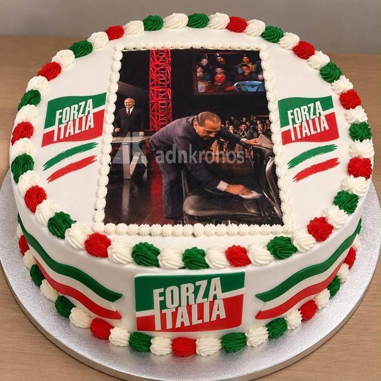 Il celebre episodio del fazzoletto nel programma 'Servizio Pubblico' - Foto Adnkronos