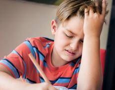 Bambino con mal di testa - (123RF)