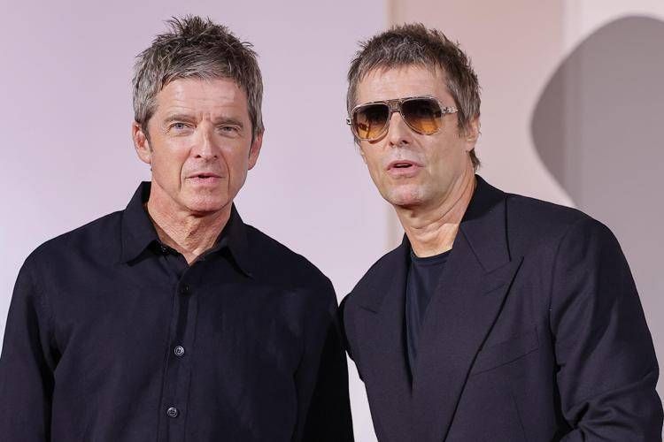 Oasis in tour, la guerra dei biglietti e i messaggi di Liam Gallagher: 
