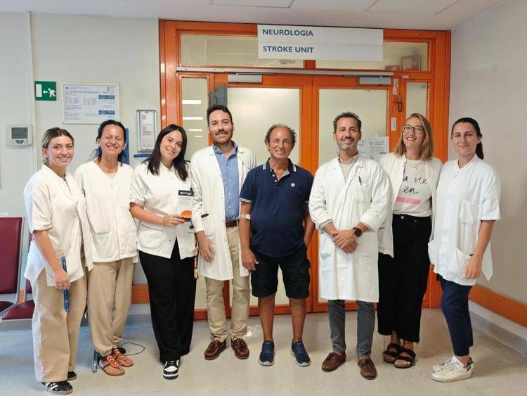 L’équipe di Malattie Neuromuscolari, coordinata dal professor Matteo Garibaldi (terzo da destra), con il primo paziente arruolato