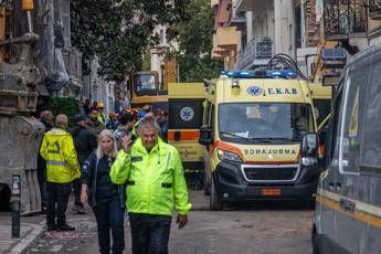 Soccorsi nel luogo del crollo ad Atene - (Afp)
