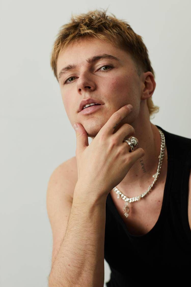 Musica: Hrvy, nel nuovo singolo 'hesitate' il lasciarsi andare in amore senza paura