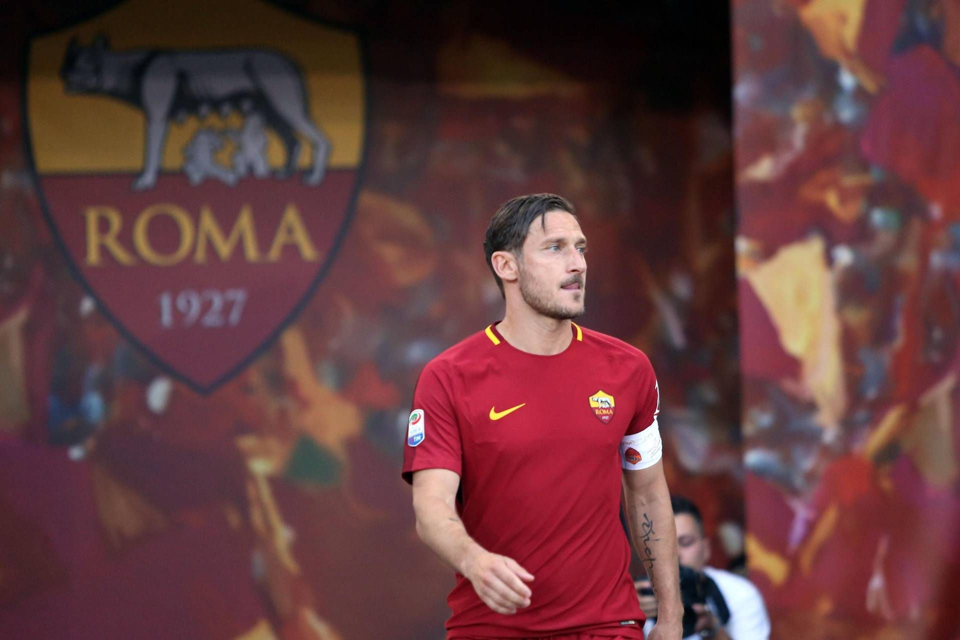 Francesco Totti compie 50 anni: la carriera del leggendario Capitano della Roma
