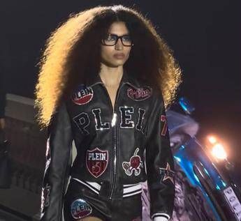 Uno dei look della primavera-estate 2027 di Philipp Plein