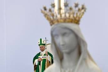 Papa a Lourdes - (Ipa)