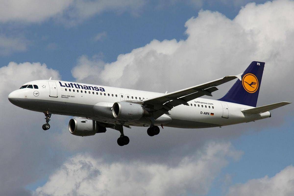 Lufthansa Power Bank Fire Forces Emergency Diversion to Lyon