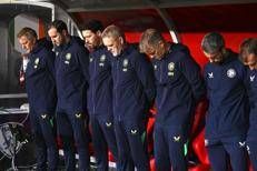 La panchina dell'Irlanda durante l'inno israeliano - Afp