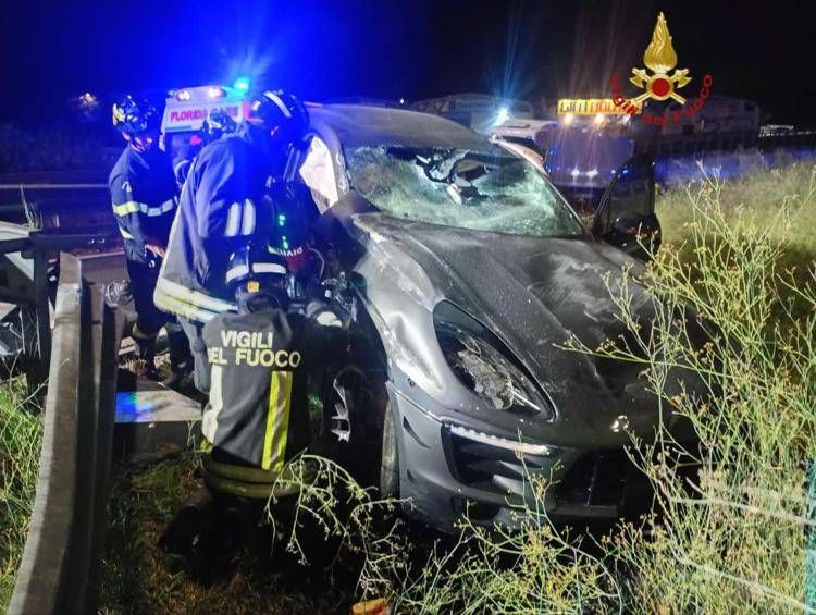 L'auto dell'incidente - Vigili del fuoco