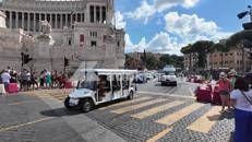 Far west golf car, viaggio nel centro di Roma tra irregolarità e guadagni stellari - Video