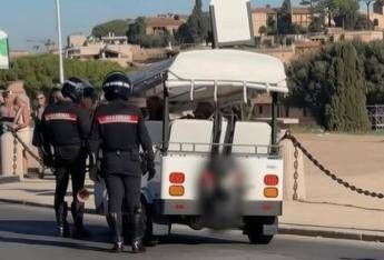 Golf car - Adnkronos