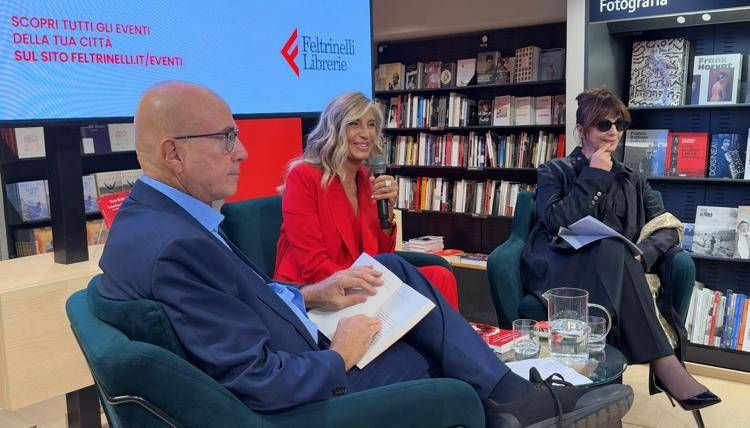 Myrta Merlino presenta il libro sulla sua ‘mamma geniale’: “Con questo libro volevo ritrovarla”