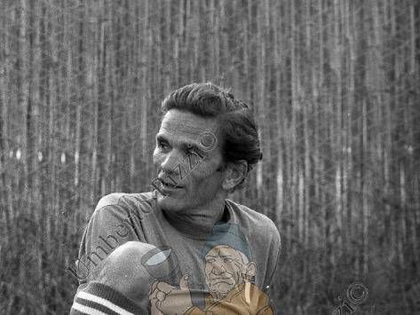 Dai divi di Hollywood ai palazzi della politica ai salotti della mondanità romana della Prima e della Seconda Repubblica, Umberto Pizzi ha attraversato la storia italiana con la macchina fotografica al collo: è stato fotoreporter di guerra, 'paparazzo' della Dolce vita e dei Cafonal di Dagospia. Negli ultimi anni aveva avviato una collaborazione con 'Il Fatto Quotidiano'. Ecco alcune foto iconiche scattate nel corso della sua carriera