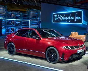 Arriva la nuova Bmw Serie 3, addio al diesel e una elettrica con autonomia record da 912 km