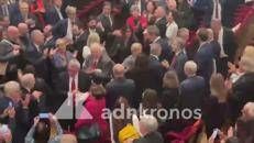 Cgil compie 120 anni, la Scala intona 'Bella ciao' - Video